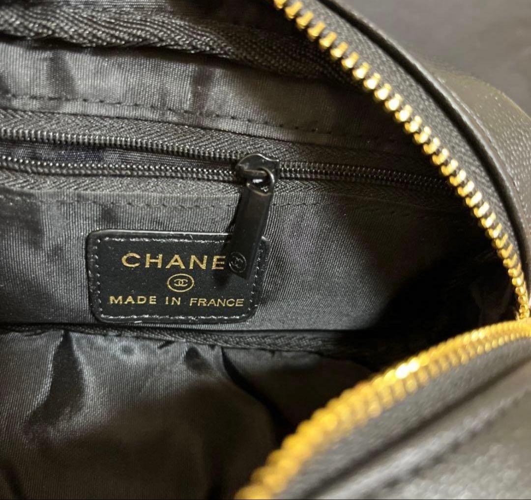 CHANEL レザーショルダーバッグ　ノベルティ