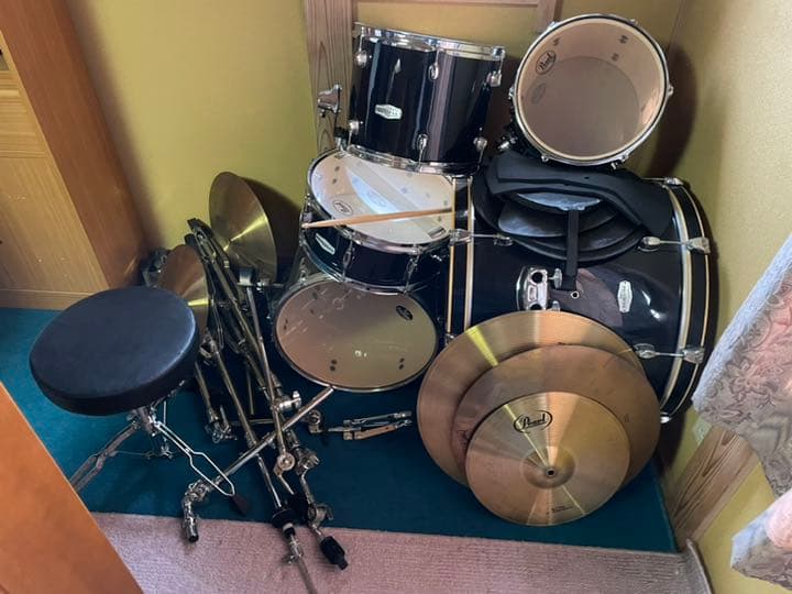 ドラム一式です