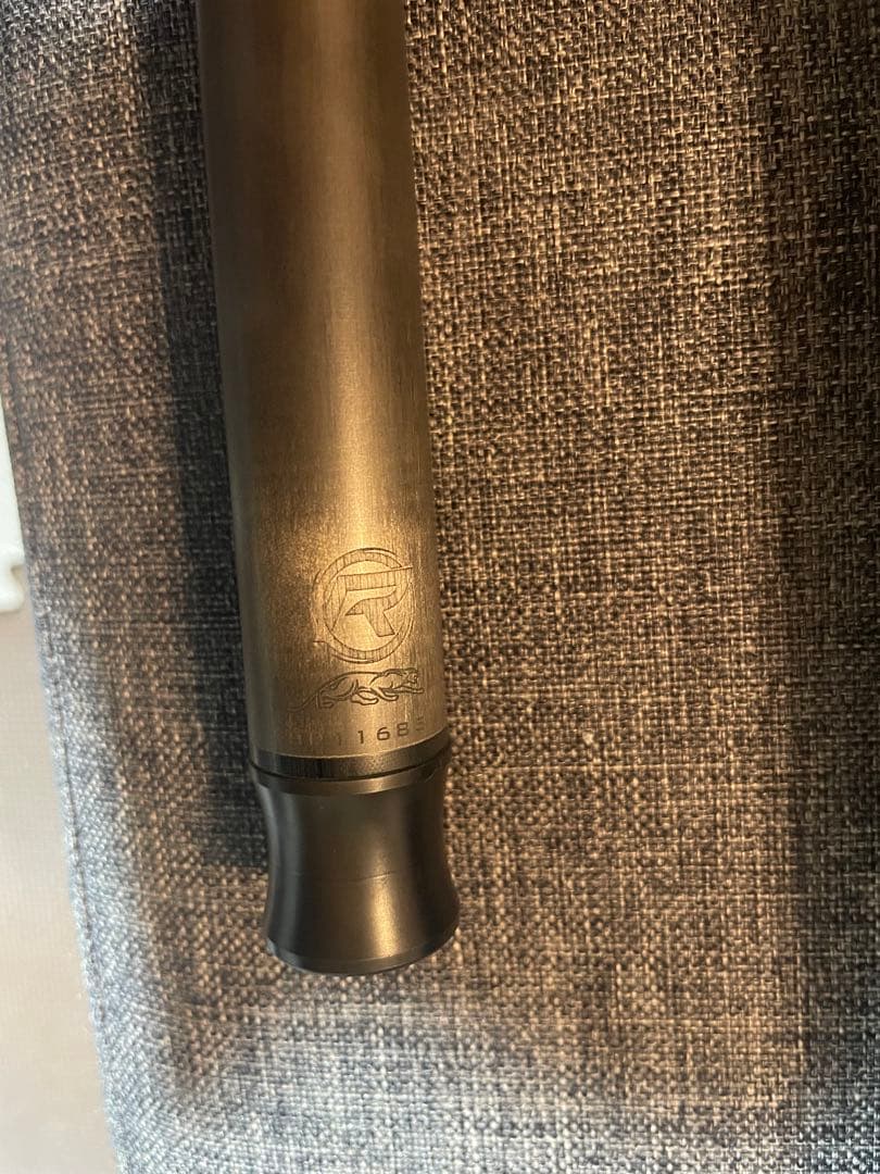 ビリヤードキュー　Predator THRONE4