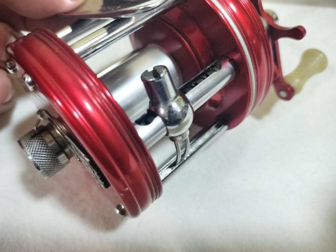 ABU GARCIA アブ アンバサダー 5000　4ネジ 赤　#435709