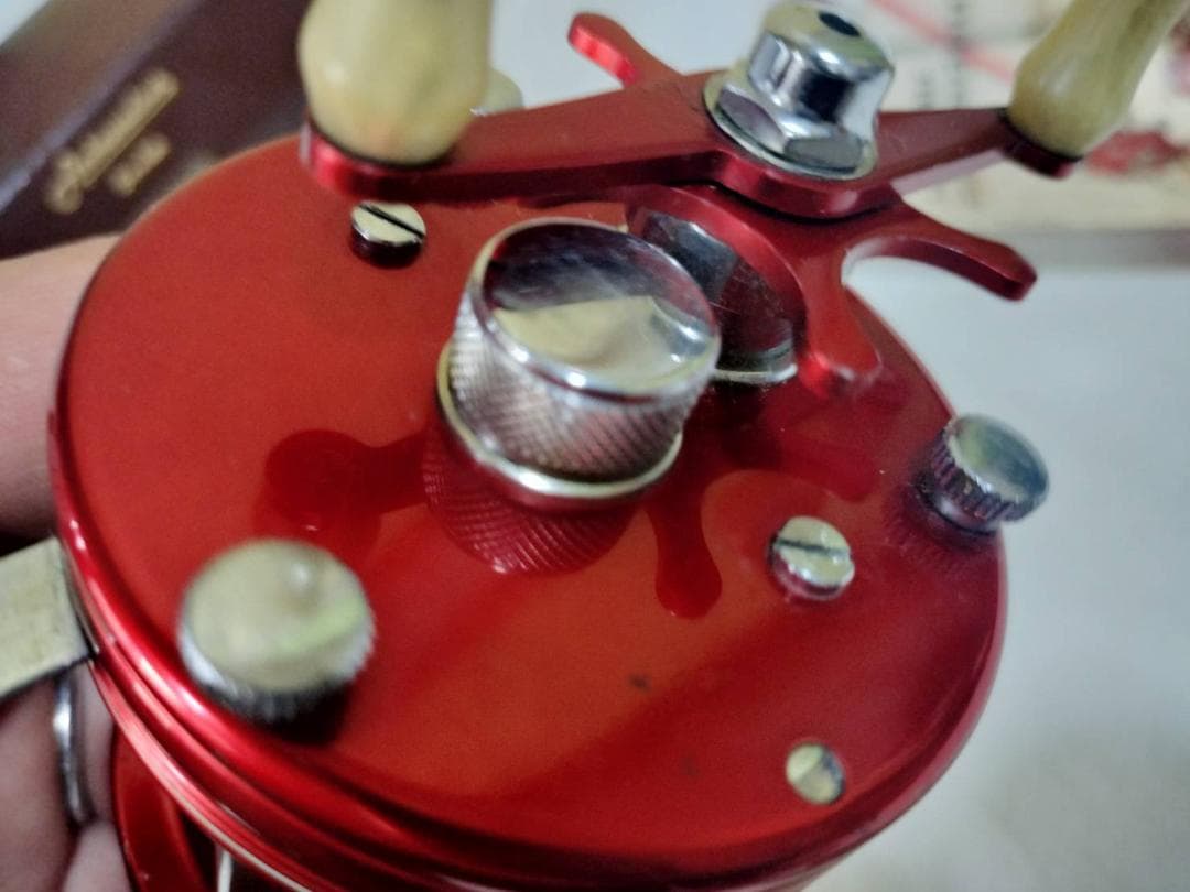 ABU GARCIA アブ アンバサダー 5000　4ネジ 赤　#435709