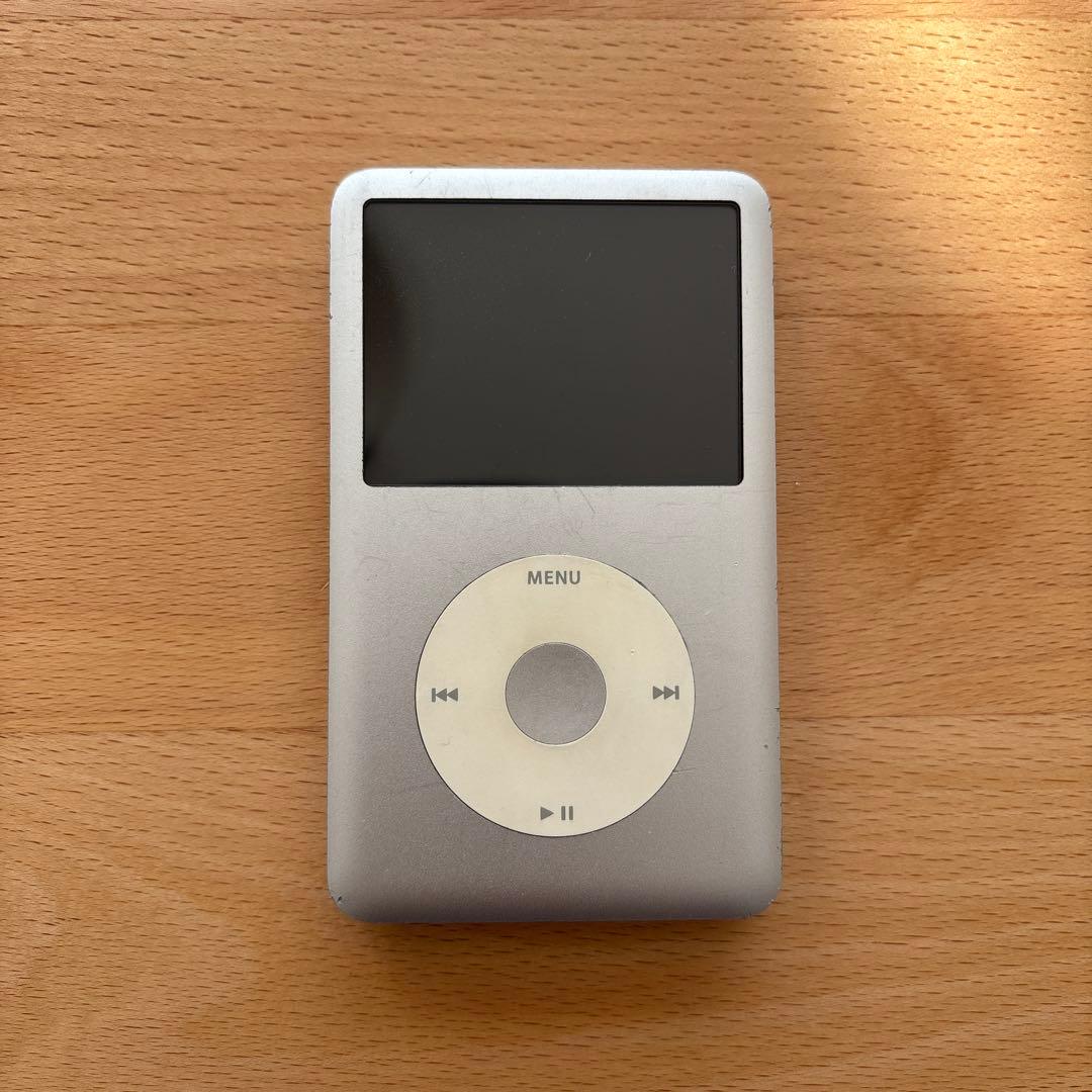 iPod Classic 160GBシルバー USBケーブル付き　ジャンク品