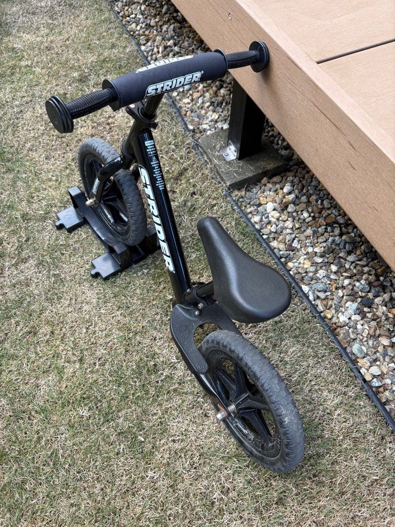 ストライダー　スポーツモデルブラック•スタンド•バック　セット