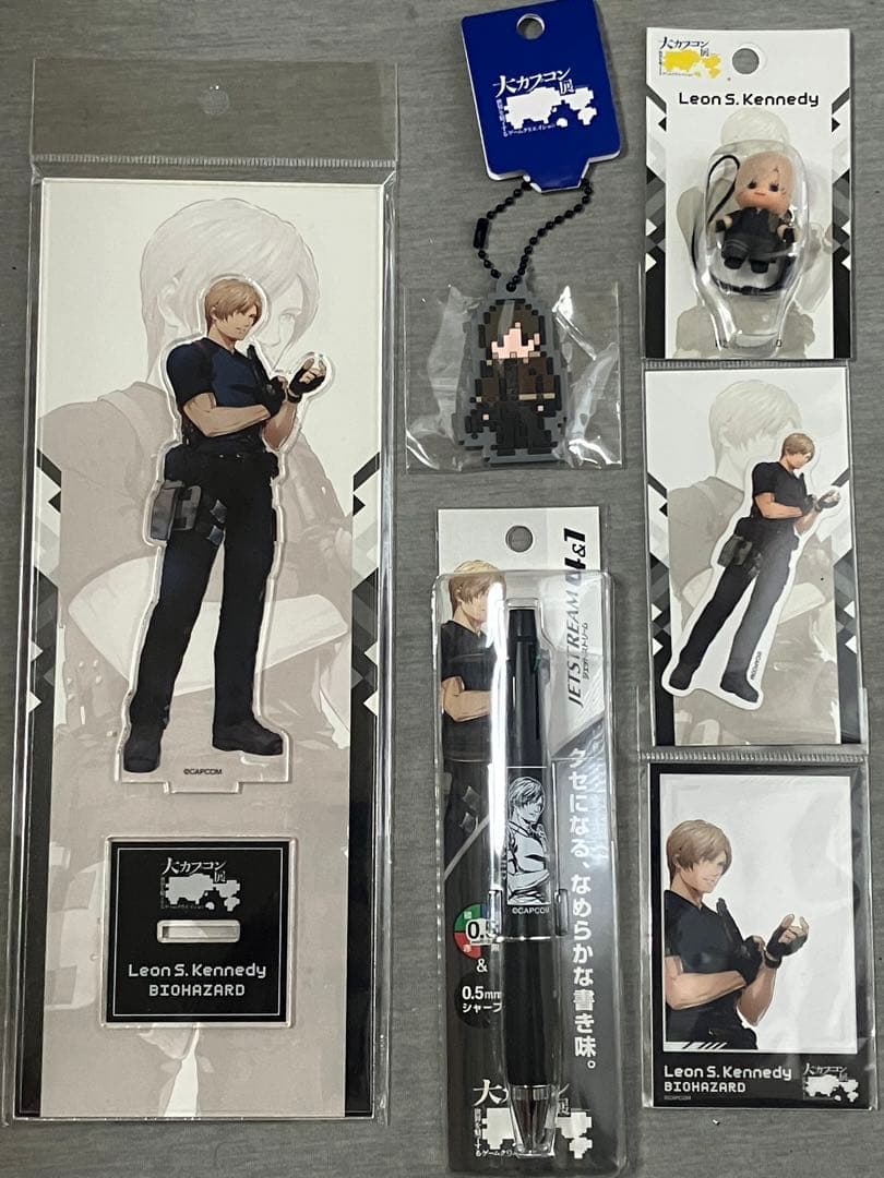 【大カプコン展】バイオハザード　レオン　セット　アクスタ　キューピー　他