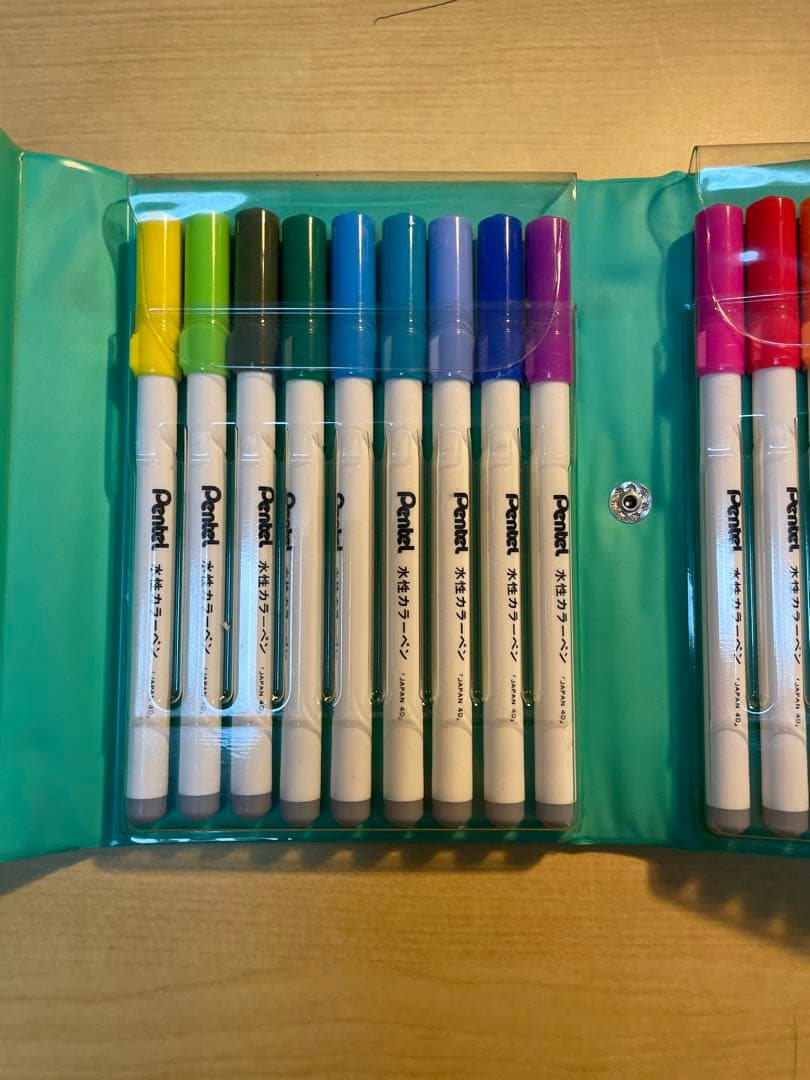 ぺんてる水性カラーペン 白軸 ペン回し