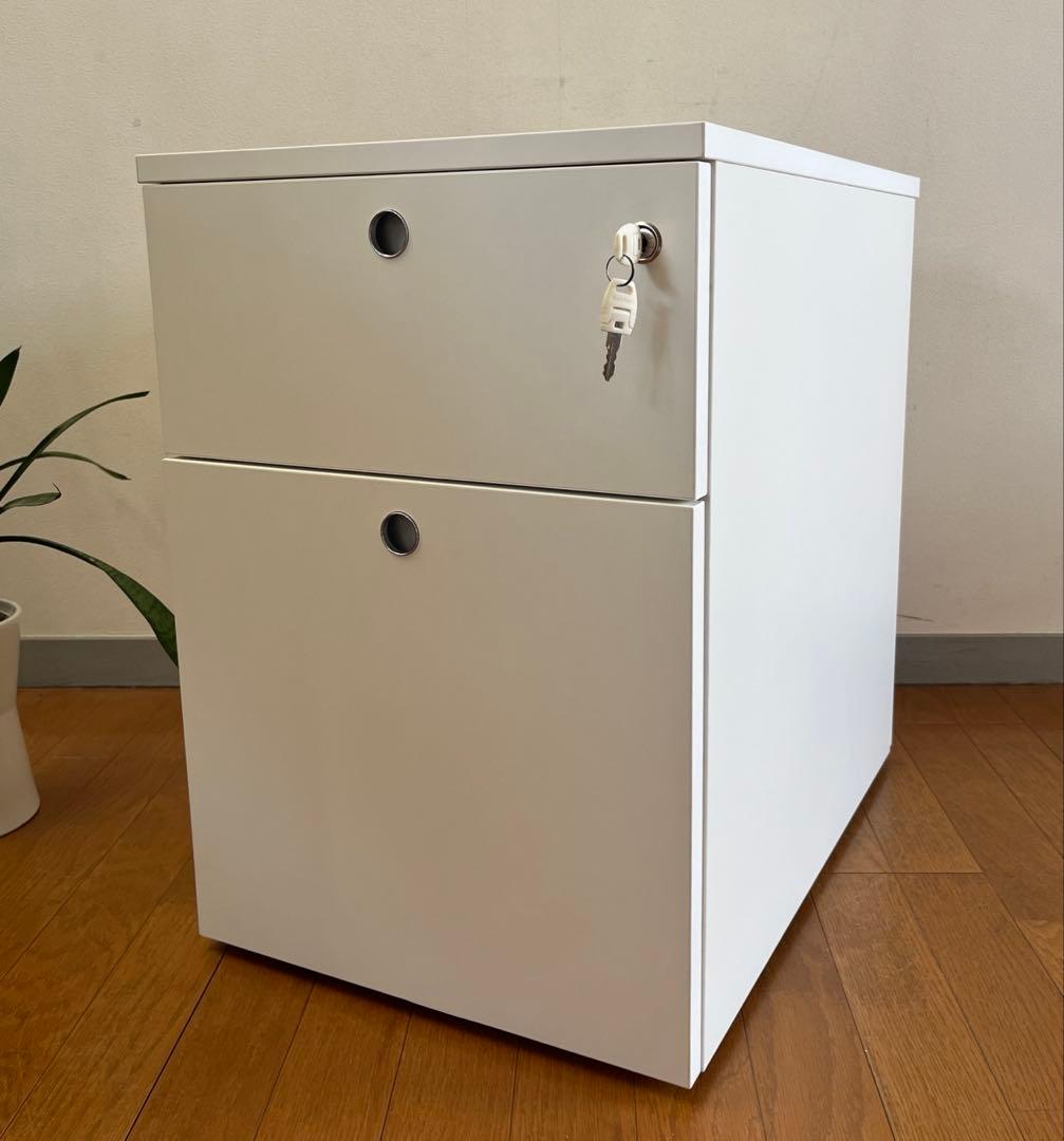 未使用品　イタリア ファントーニ　サイドキャビネット　8.3万　ワゴン　モダン