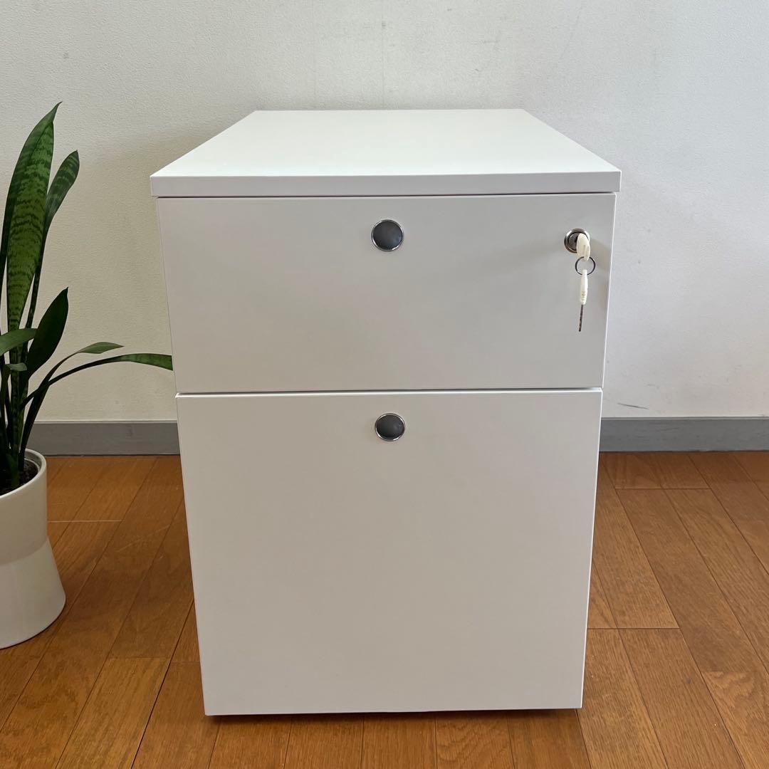 未使用品　イタリア ファントーニ　サイドキャビネット　8.3万　ワゴン　モダン