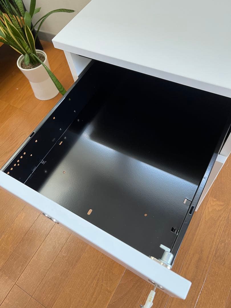 未使用品　イタリア ファントーニ　サイドキャビネット　8.3万　ワゴン　モダン