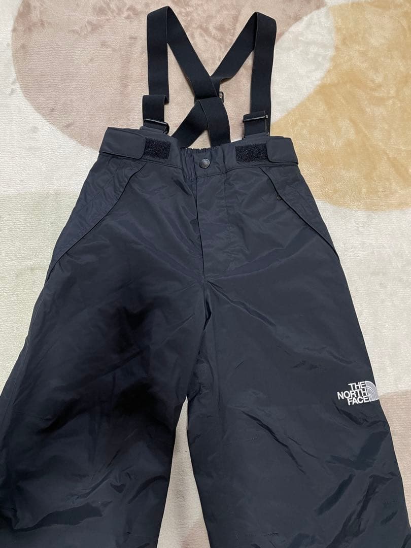 ノースフェイス　子ども用 ブラック スキーウェア サスペンダー付き