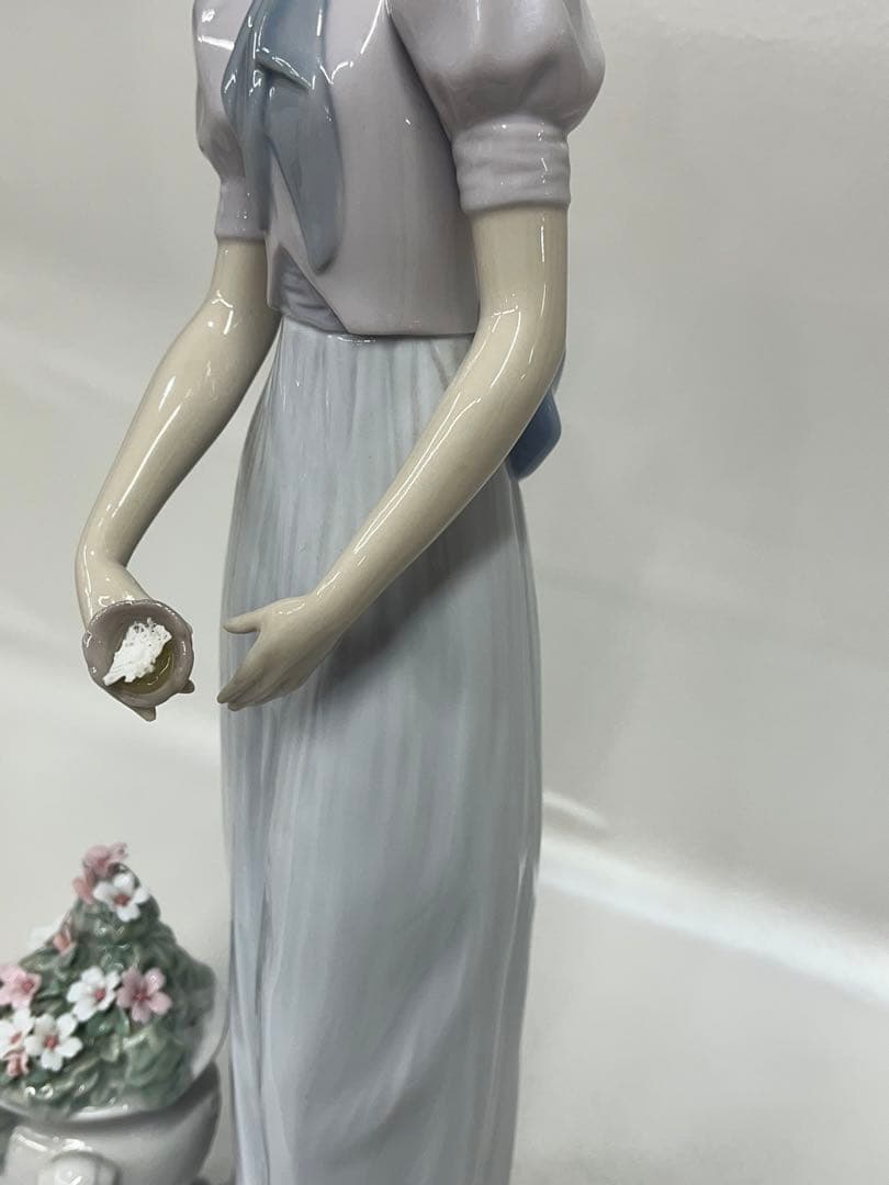 LLADRO リヤドロ　気品に満ちて　陶器人形　お花　置物　コレクション