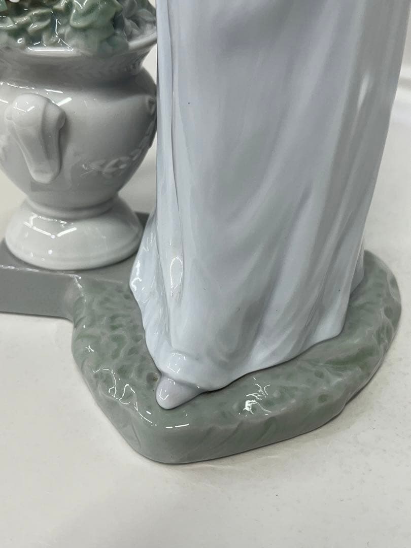 LLADRO リヤドロ　気品に満ちて　陶器人形　お花　置物　コレクション