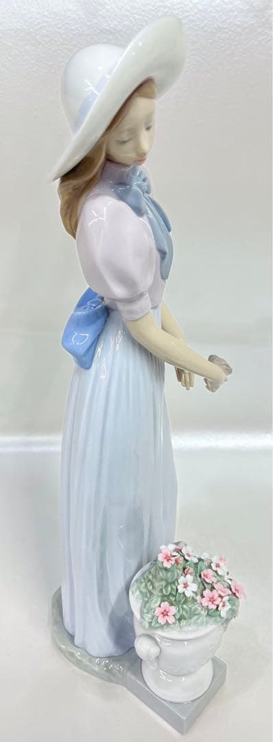 LLADRO リヤドロ　気品に満ちて　陶器人形　お花　置物　コレクション