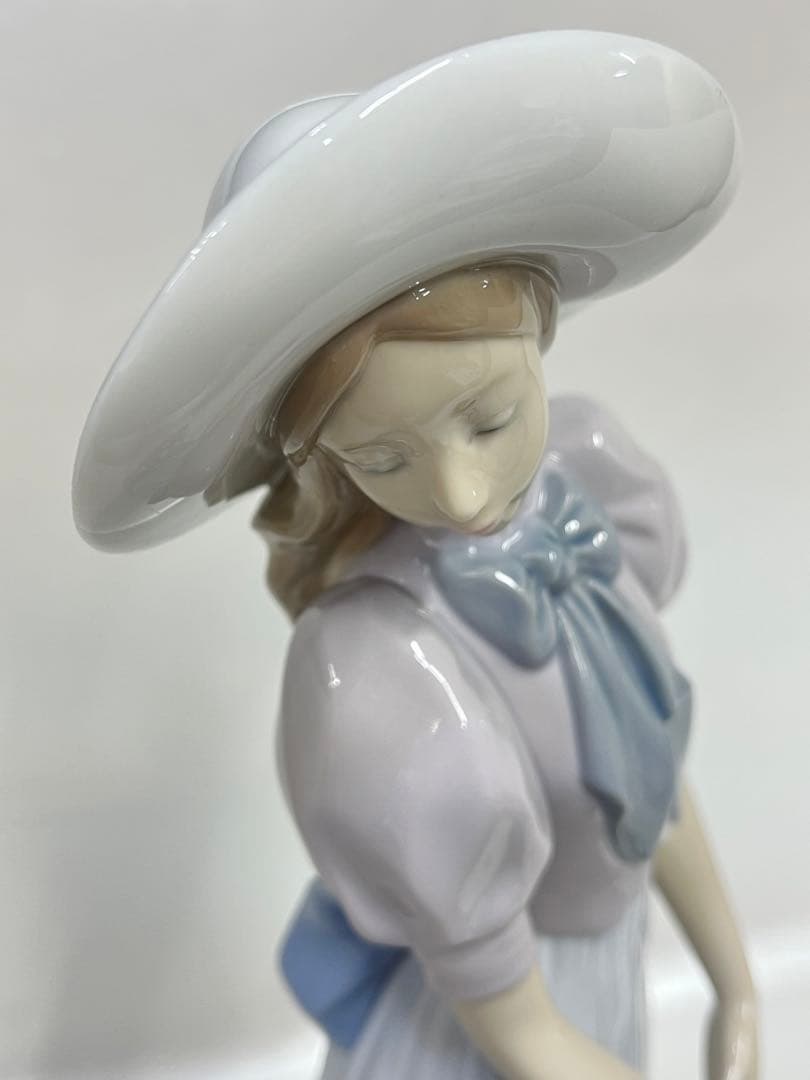 LLADRO リヤドロ　気品に満ちて　陶器人形　お花　置物　コレクション