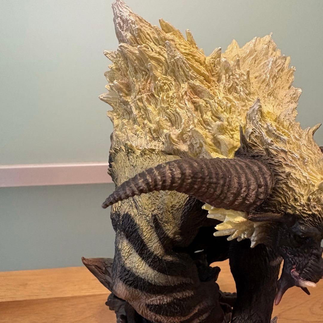 激昂したラージャン　金獅子　フィギュア