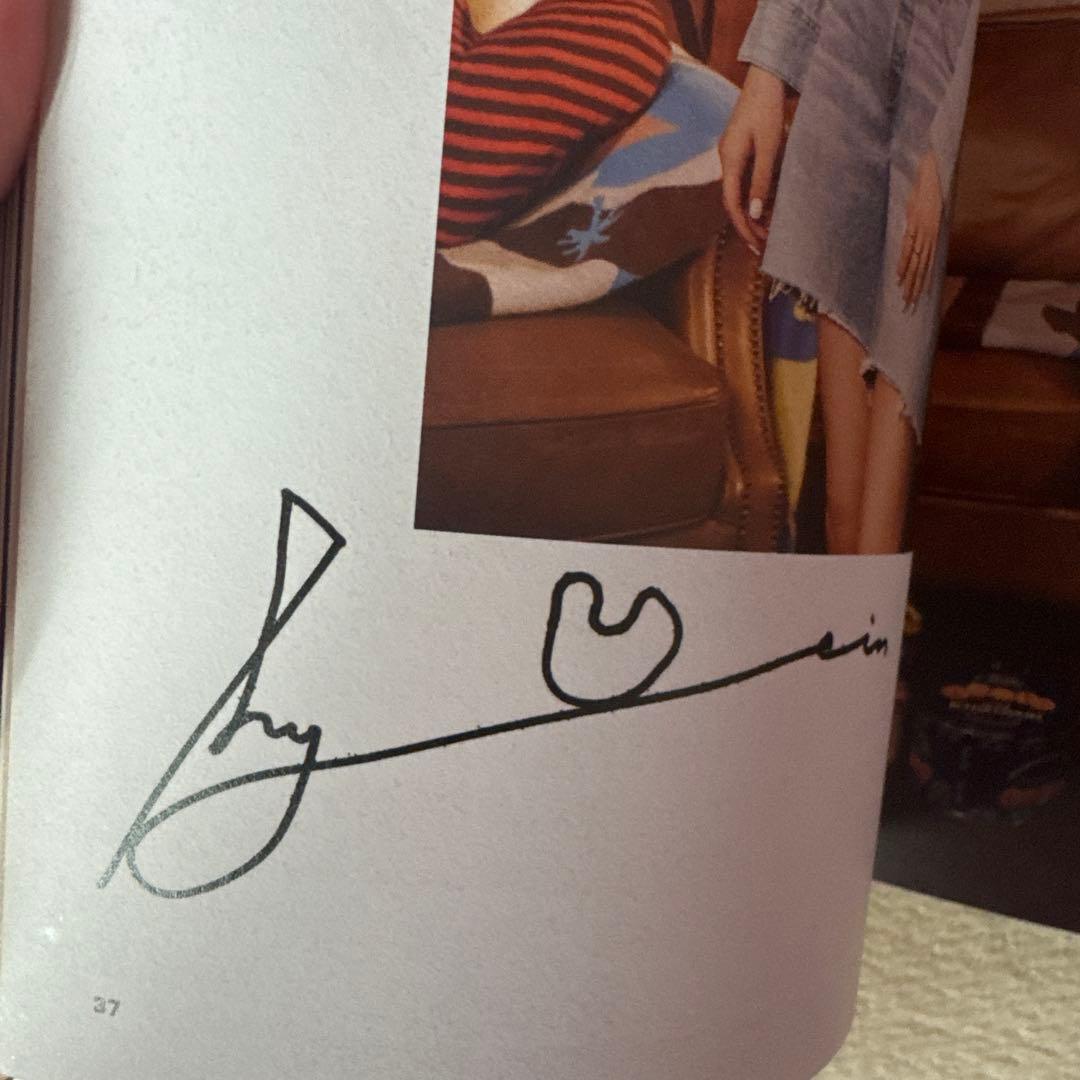 希少　ニュージーンズ newjeans リーバイス Levi's 写真集カタログ