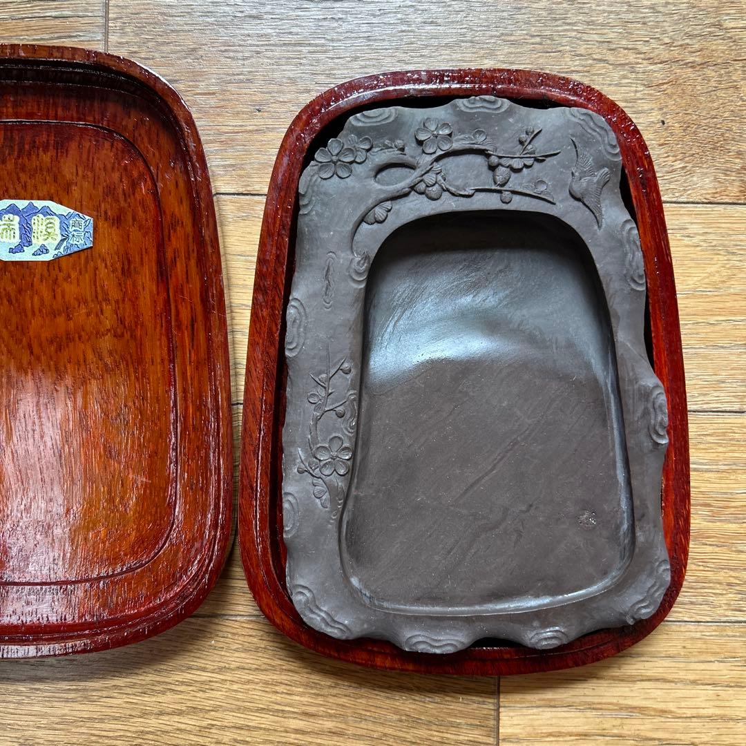 旧蔵コレクション【中国貴重端渓古硯】大き目サイズ四辺細工彫刻梅鶯図　新品未使用