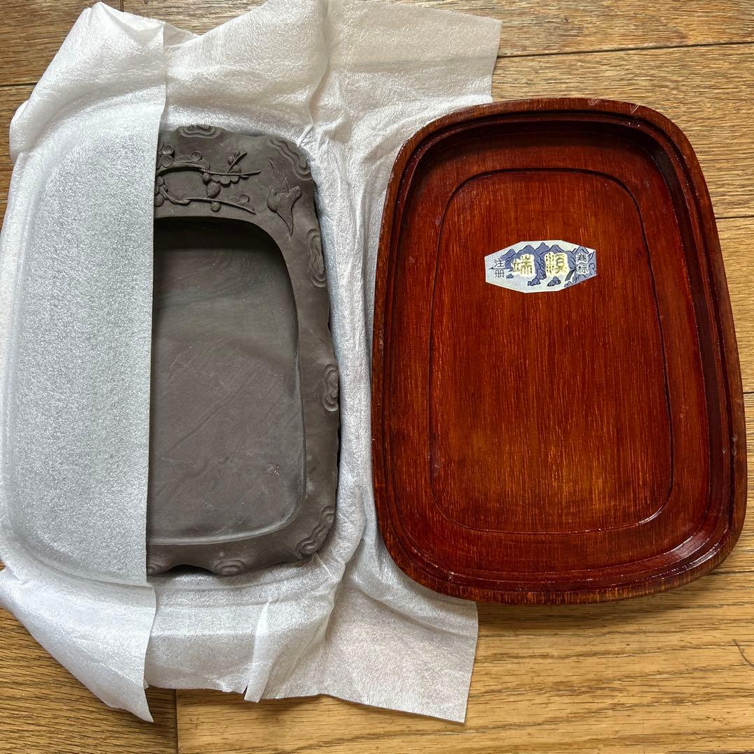 旧蔵コレクション【中国貴重端渓古硯】大き目サイズ四辺細工彫刻梅鶯図　新品未使用