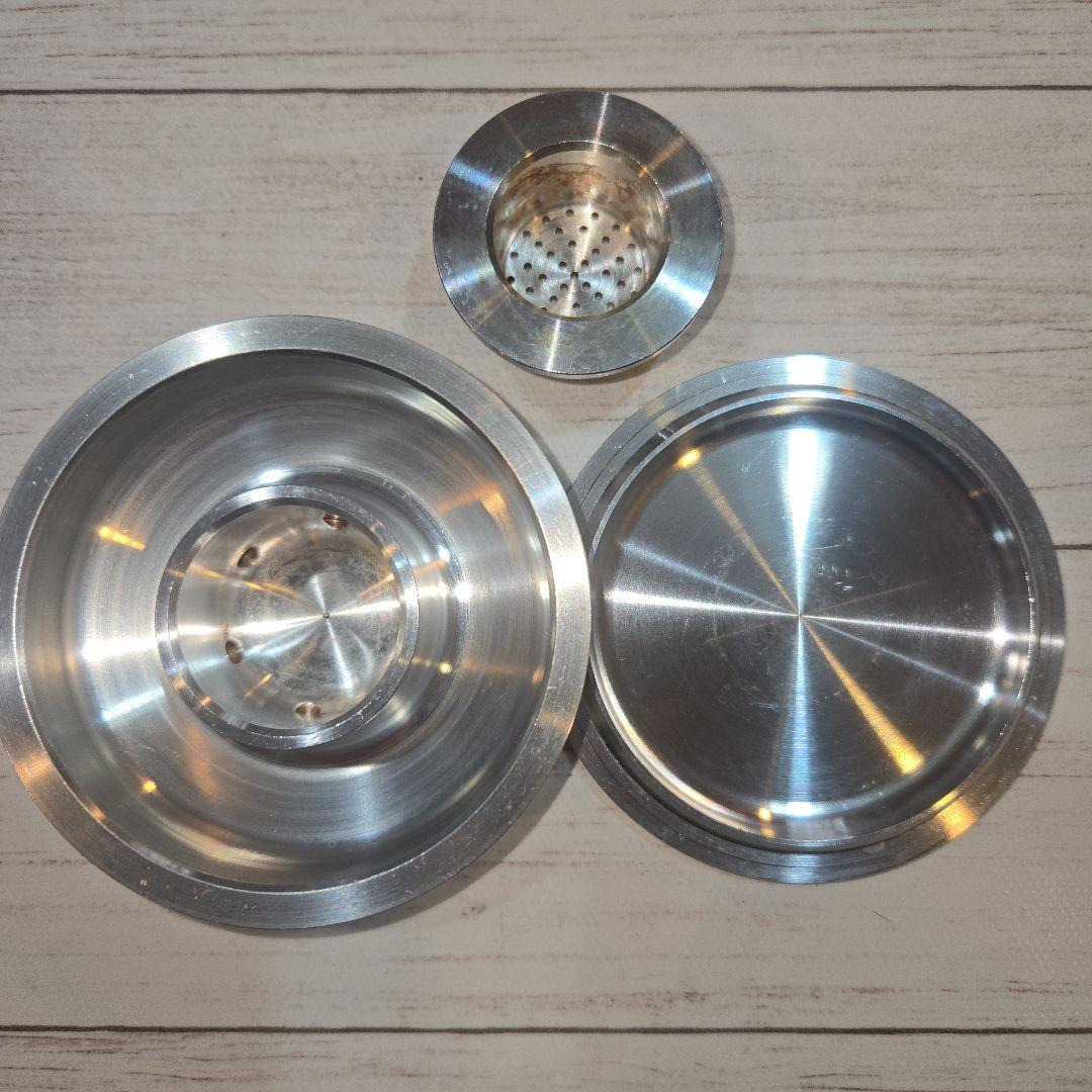 手軽に瞬間燻製、ウイスキーなどのお酒を格上げする燕三条産ジュラルミンスモーカー