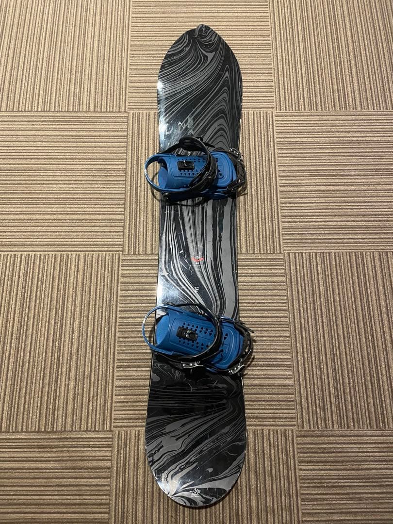 パウダースノーボード とビンディング付き