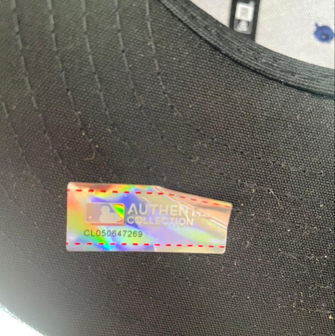 2025年ロサンゼルス・ドジャース 59FIFTY キャップ とボール