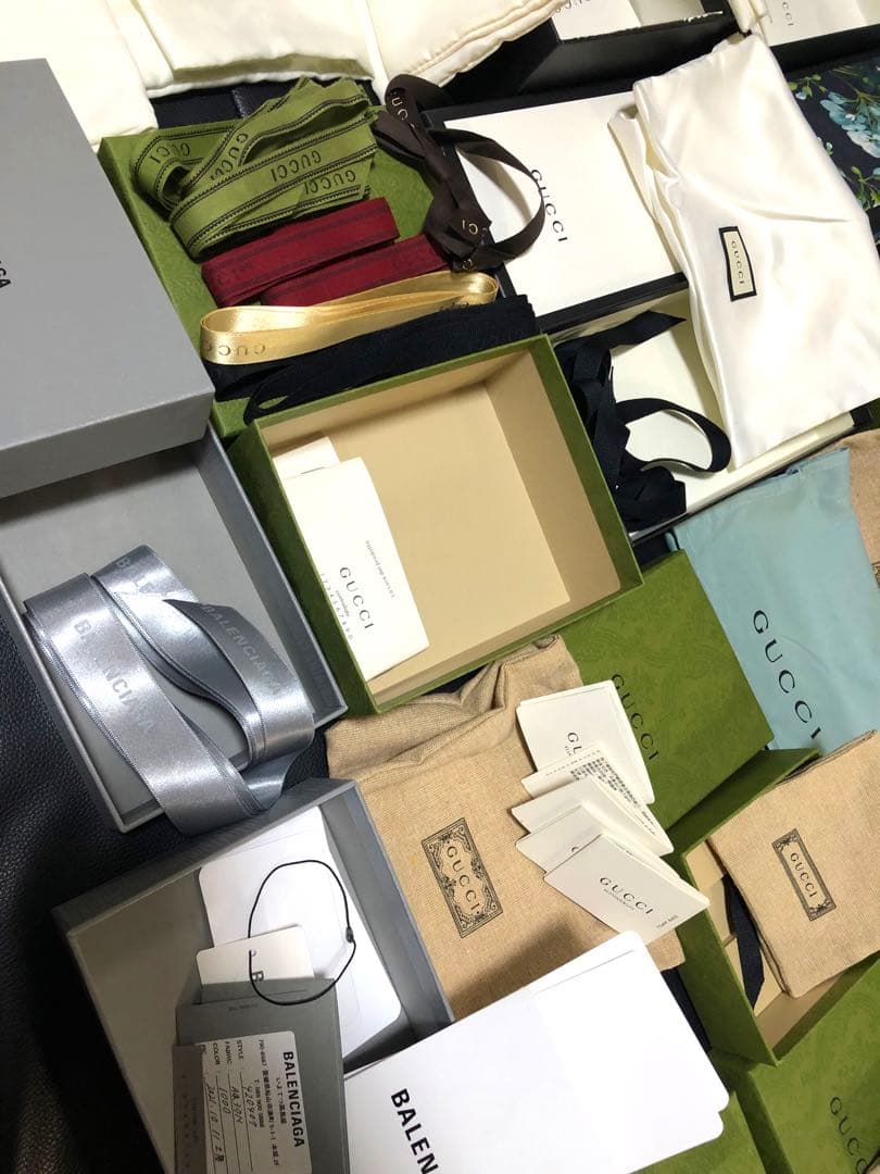 グッチ　バレンシアガ　財布空箱、小物空箱、保存袋、リボン、ショッパー　ブルームス