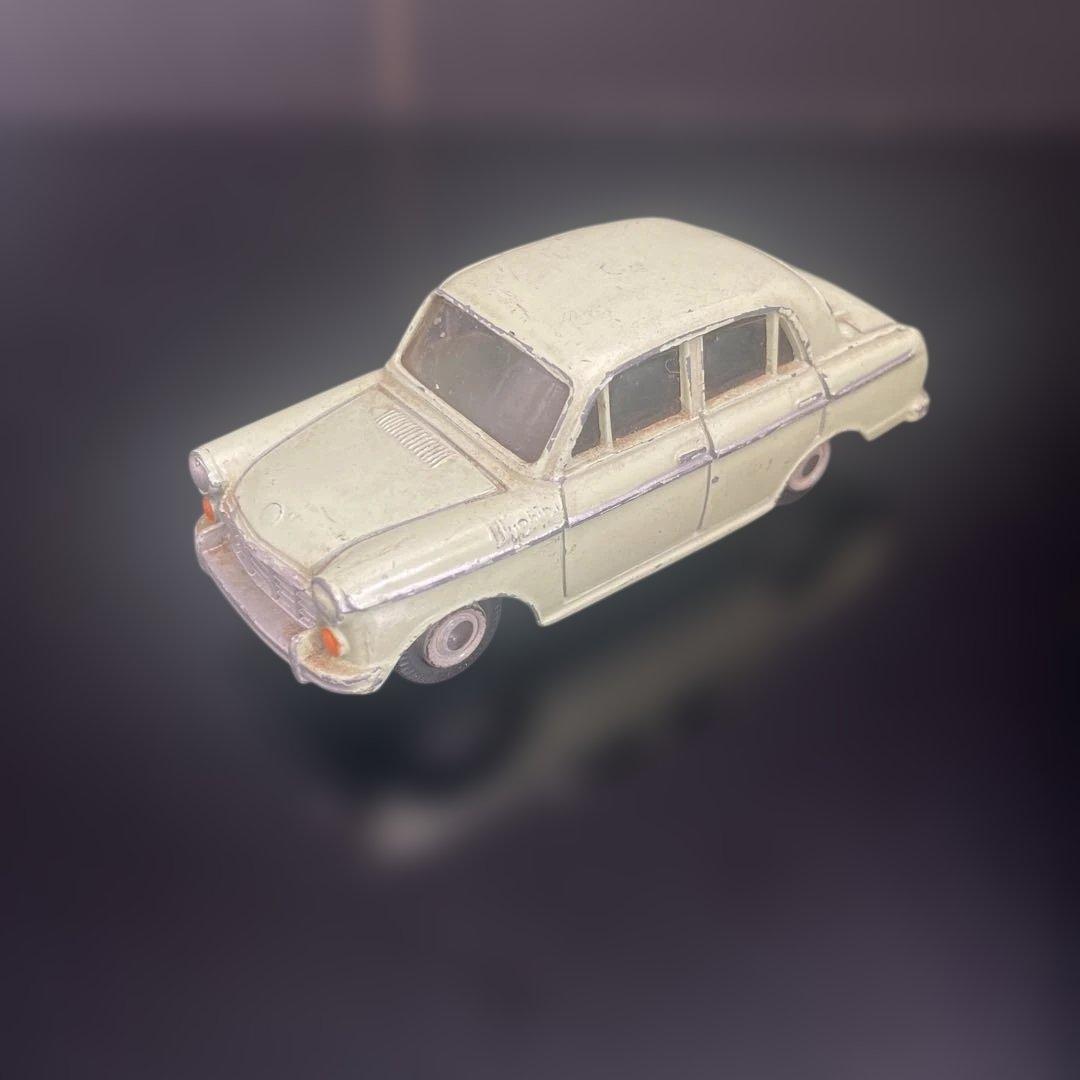 アサヒ玩具 モデルペット ダットサン ブルーバード（No.5）