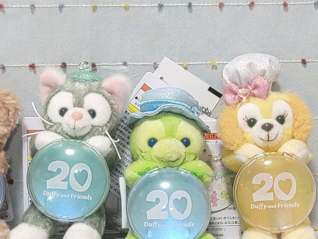 最新❤️ 20周年 カラフルハピネス ぬいぐるみバッジ ぬいぐるみチャーム