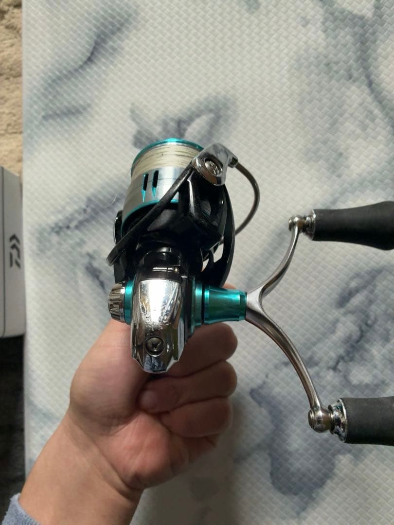 ダイワ　エメラルダス　LT3000S-H-DH スピニングリール