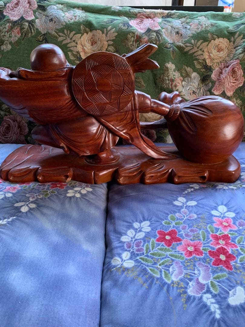 七福神の布袋尊様 縁起物 置物 インテリア 木彫り 大きめ