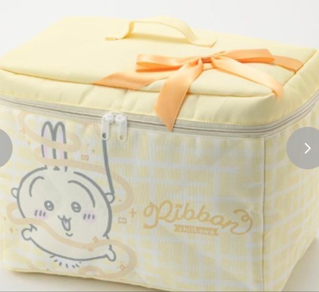 ちいかわうさぎ　バニティーポーチ　フラットポーチ リール付きカラビナ収納ボックス