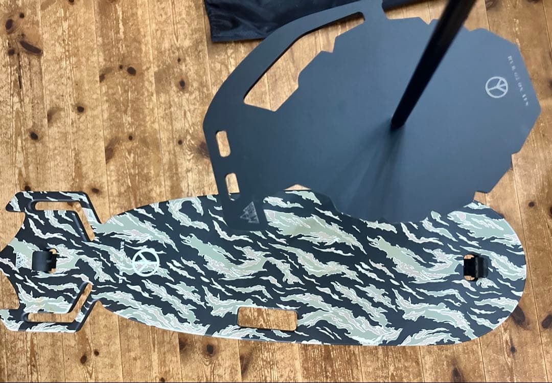 男前なサイドテーブルセット　ミサイルテーブル