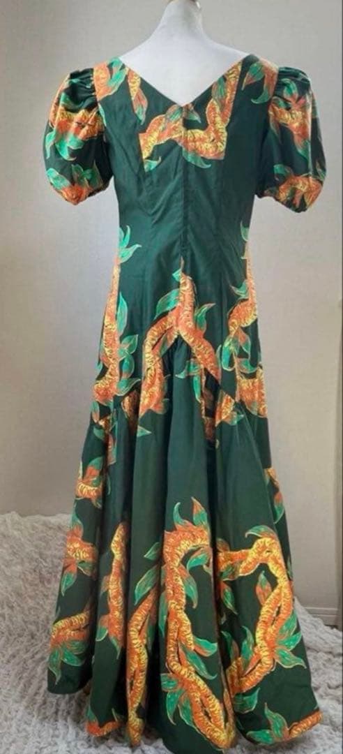 M〜Lサイズ　ホロクウ　イリマレイ　パフスリーブ　Ｖネック　hula ハワイ