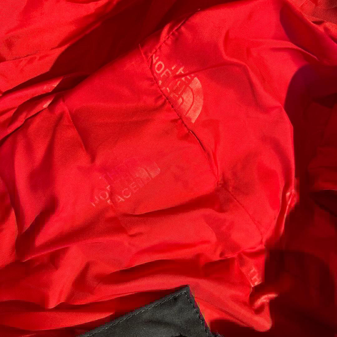 THE NORTH FACE ネイビーx レッド ジャケット 白ニット帽セット