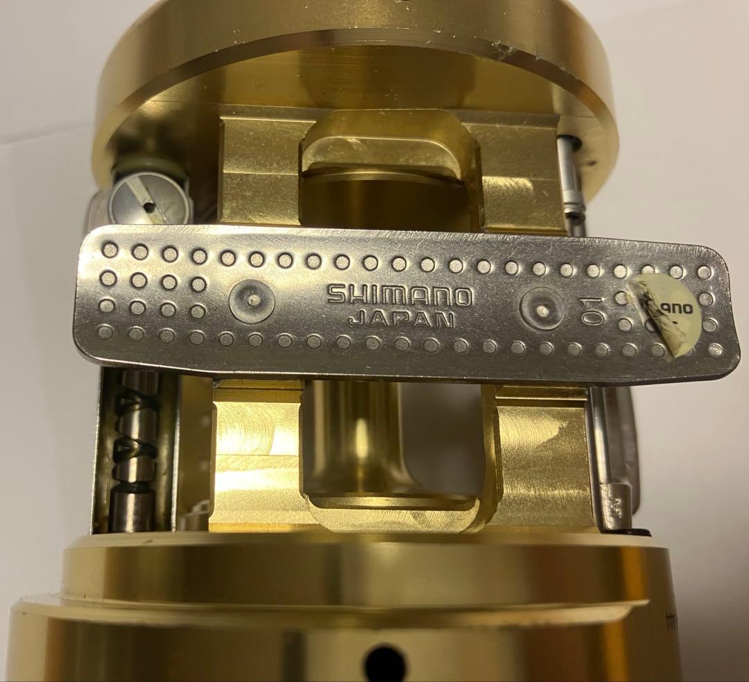 シマノ01カルカッタコンクエスト 400 RH444 ベイトリール 右ハンドル