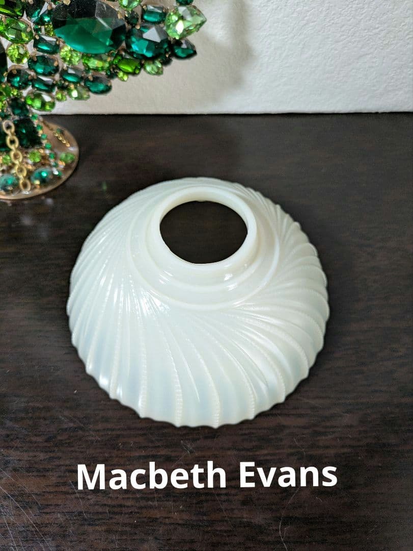 マクベス・エバンス　モナックス　ミルクガラス　リブデザインランプシェード