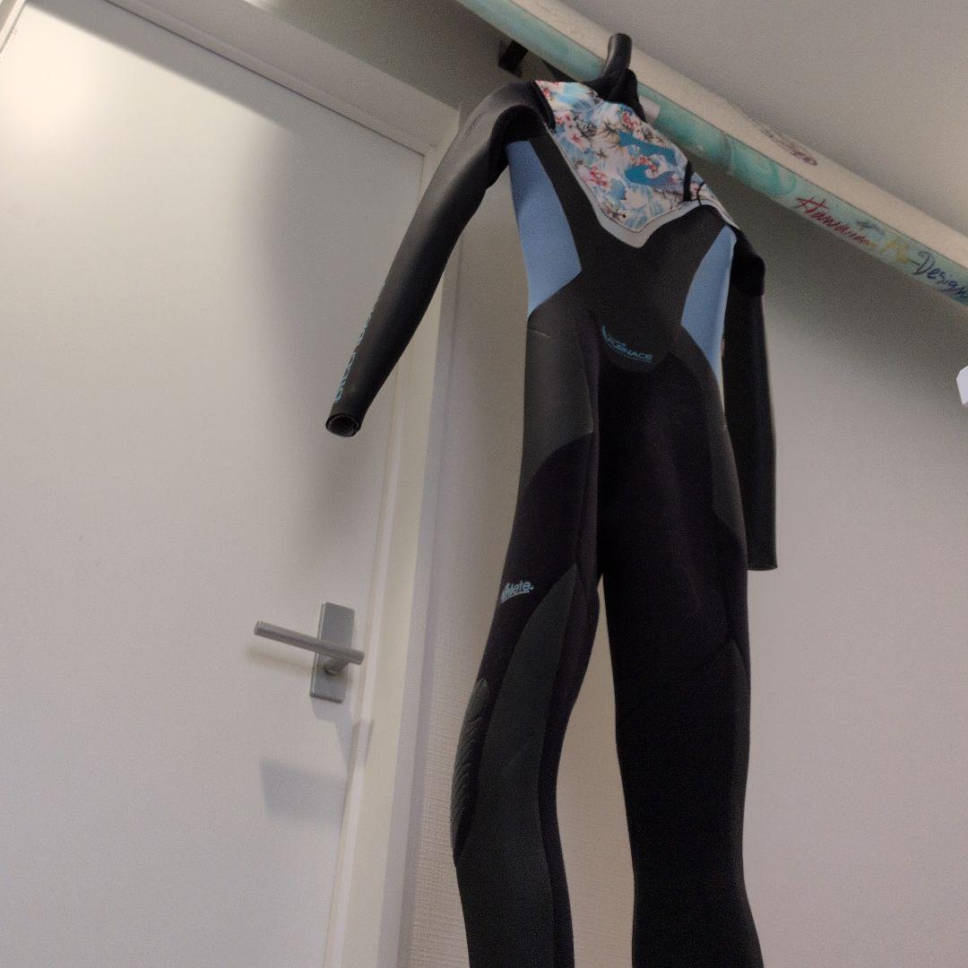 BILLABONG フルスーツ ブラック/ブルー/フラワーお値下げ中