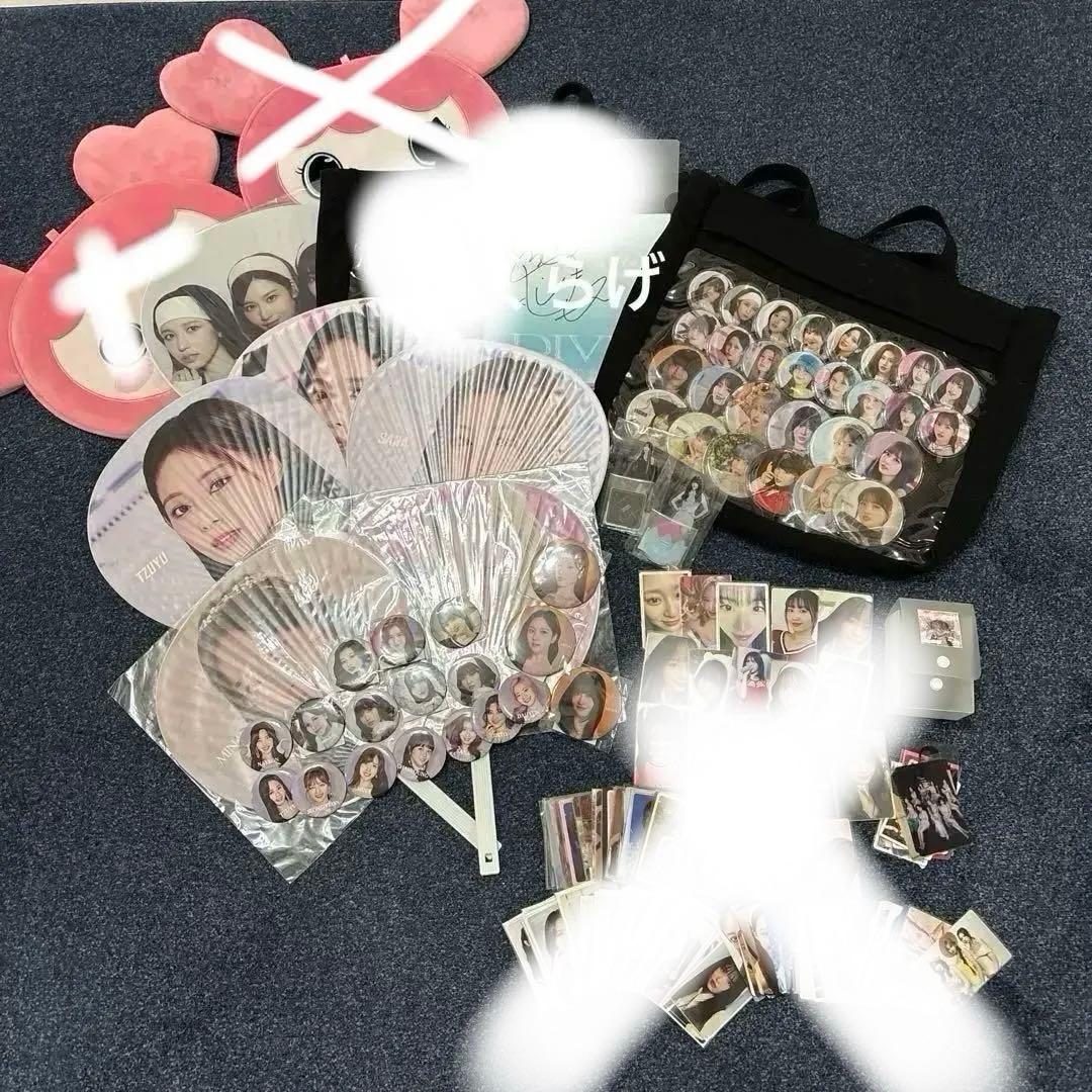 TWICE モモ　モブリー　缶バッチ