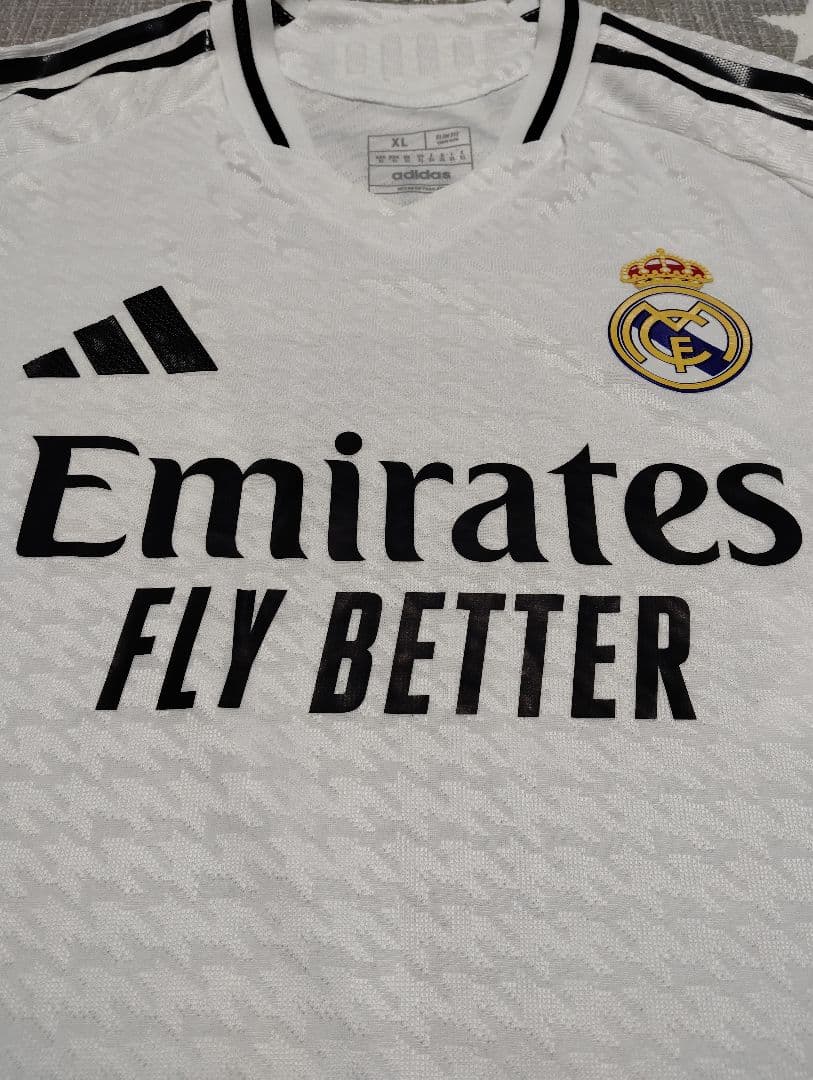 レアル・マドリード XL ホワイトユニフォーム　ヴィニシウス・ジュニオール