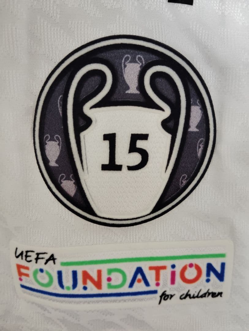 レアル・マドリード XL ホワイトユニフォーム　ヴィニシウス・ジュニオール