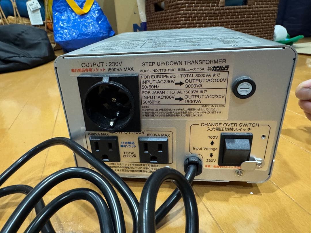 カシムラ 海外国内用大型変圧器 220-240V/2000VA