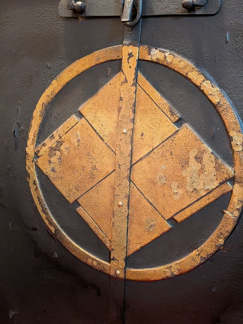 江戸時代前期変形四ツ菱御家紋入り甲冑用鎧櫃リペア扱いジャンク武具本歌難有り当時物