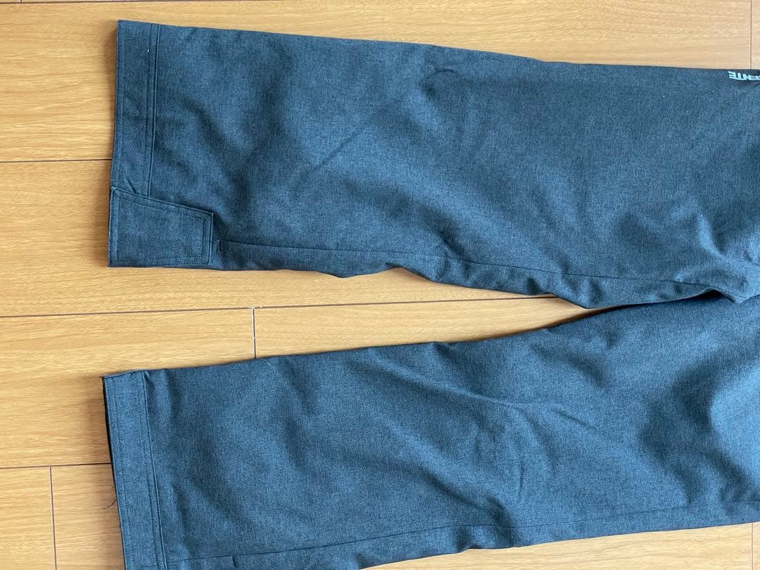 美品早い者勝ち‼️150㎝　DESCENTEスキーウエアー