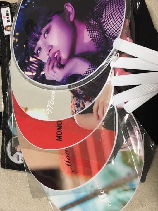 TWICE モモ 缶バッジ うちわ トレカ