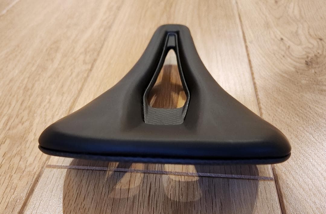 TNI Ergonox カーボンサドル 143g