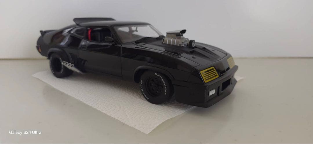 オートアート マッドマックス2 ザ.ロードウォリアー　インターセプター