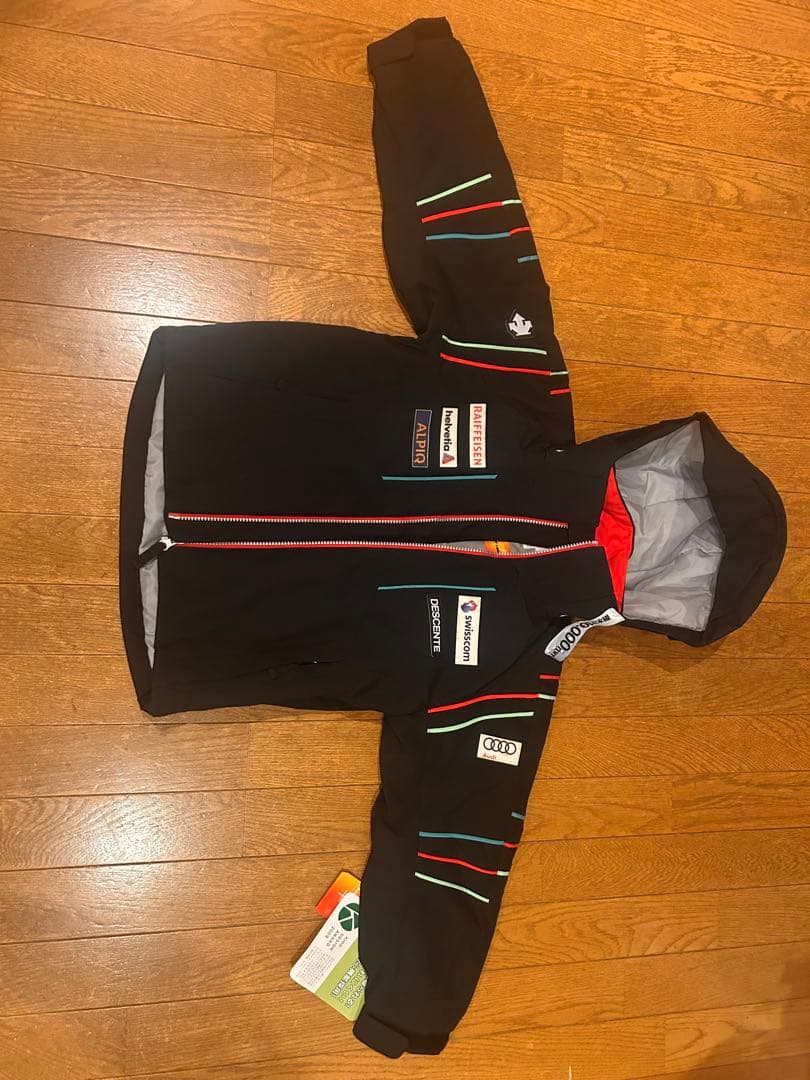 DESCENTE 子供用スキーウェア 黒　赤　上下セット