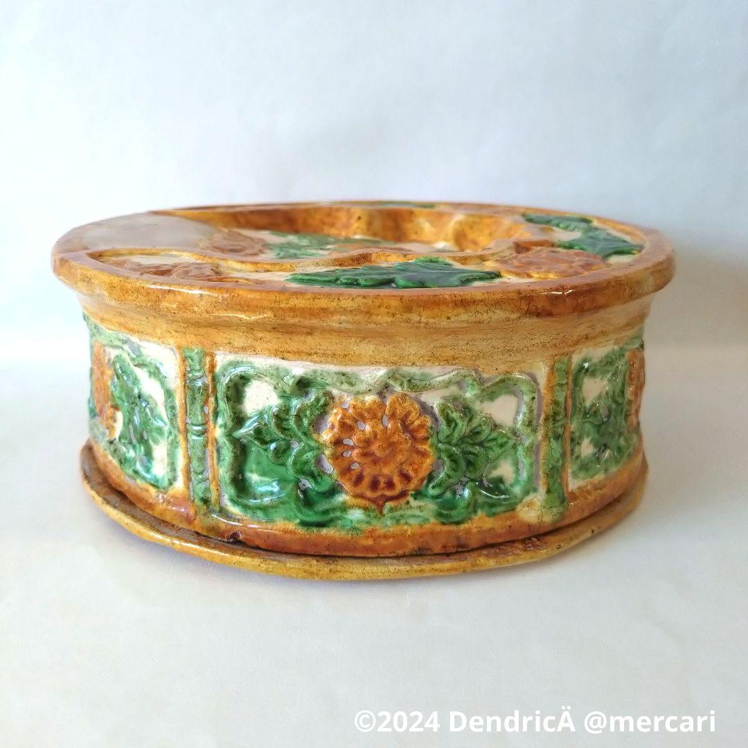 中国アンティーク陶器　遼三彩風　印花牡丹紋硯　アジア