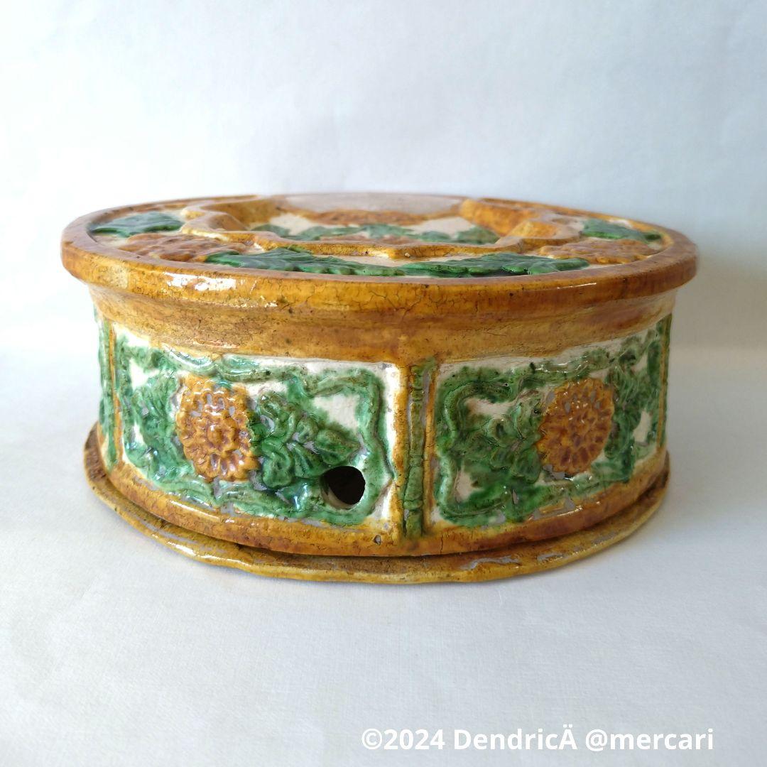 中国アンティーク陶器　遼三彩風　印花牡丹紋硯　アジア