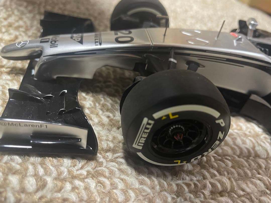 F1 マクラーレンＭＰ4-29 1/18 マグヌッセン