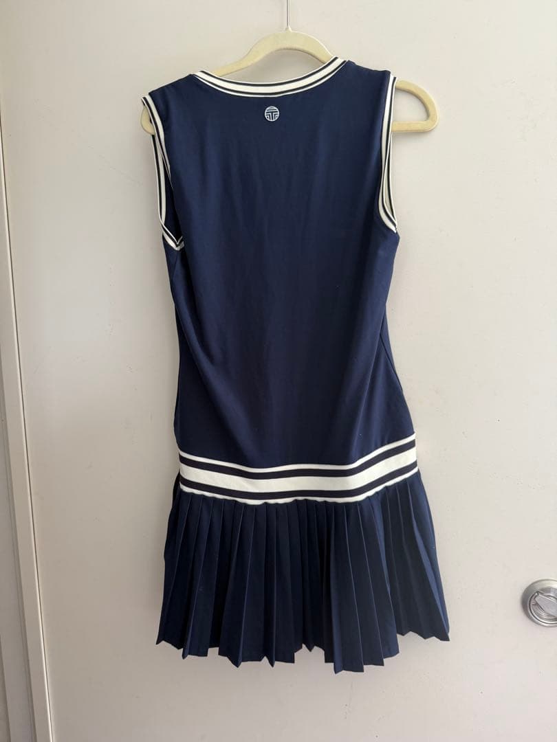 新品トリースポーツ　テニスゴルフワンピース　トリーバーチ